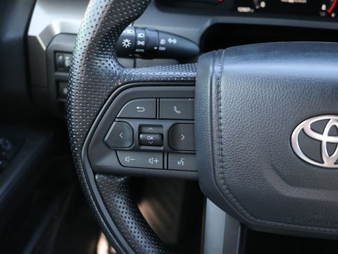 Used 2025 Toyota Tacoma SR5 AWD/4WD image 18