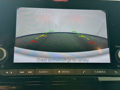 Used 2025 Nissan Pathfinder SV image 19