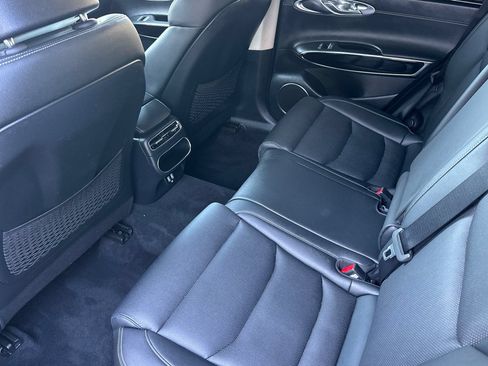 Used 2025 Genesis GV70 2.5T AWD/4WD image 11