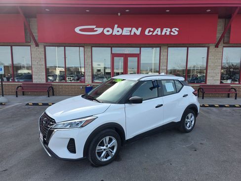 Used 2022 Nissan Kicks S image 1