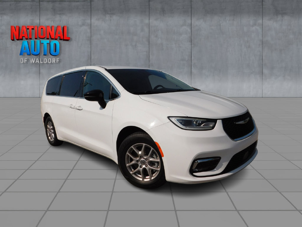 Used 2024 Chrysler Pacifica Touring-L FWD image 1