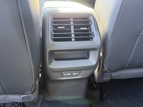 New 2026 Volkswagen Tiguan SE image 25