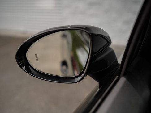 Used 2022 Porsche Cayenne Platinum Edition image 38