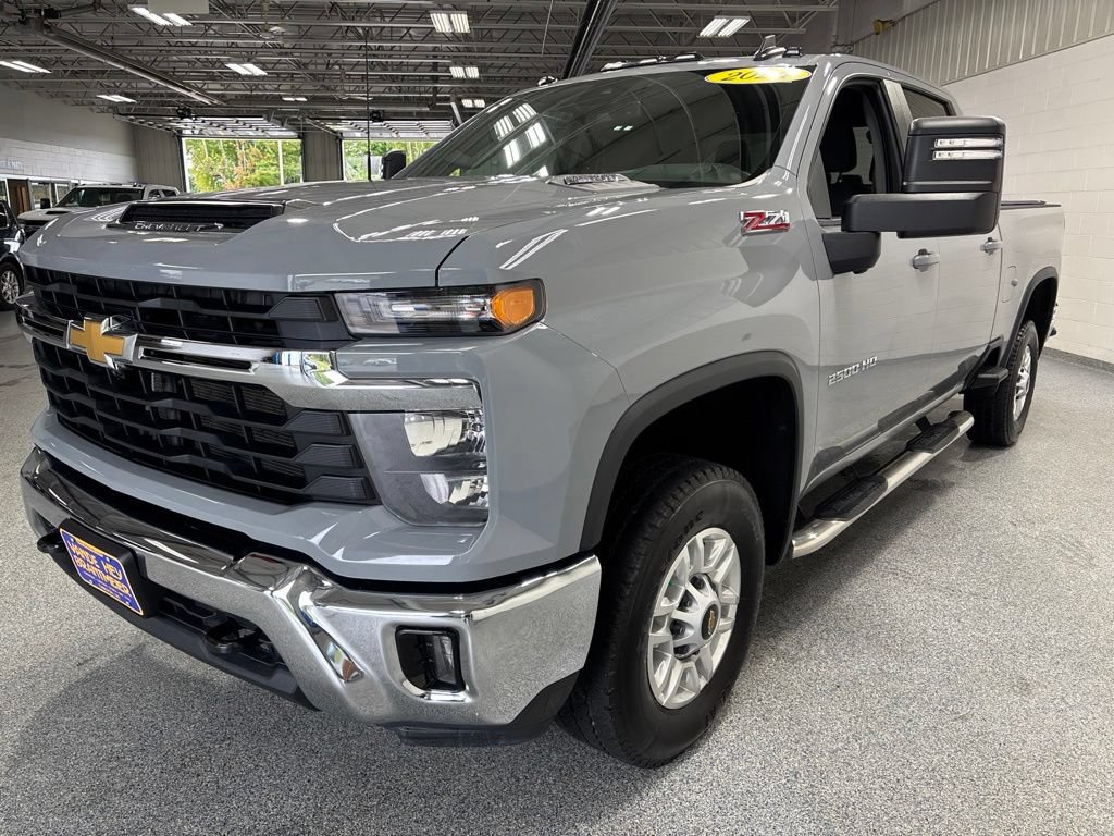 Used 2024 Chevrolet Silverado 2500 LT w/ All Star Edition AWD/4WD image 3
