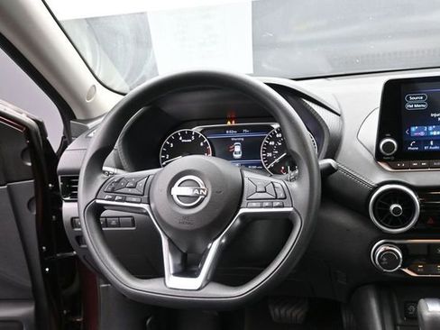 Used 2025 Nissan Sentra SV FWD image 9