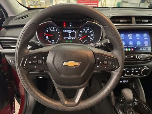 Used 2023 Chevrolet TrailBlazer LT w/ Convenience Package FWD image 12