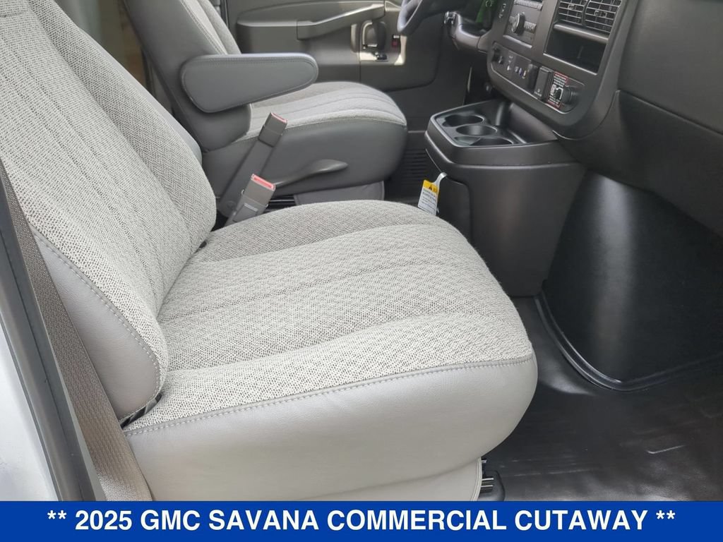 New 2025 GMC Savana 4500 w/ Power Convenience Package RWD image 17