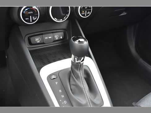 Used 2025 Hyundai Venue Limited FWD image 26