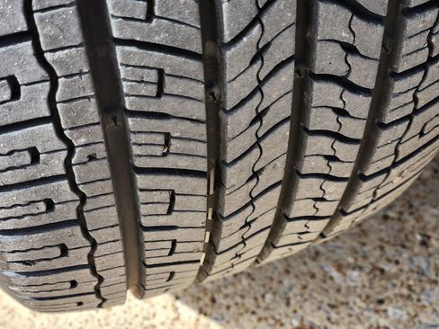 Used 2018 Chevrolet Equinox LS image 11