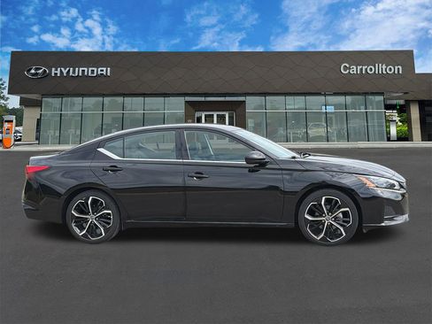 Used 2025 Nissan Altima 2.5 SR FWD image 4
