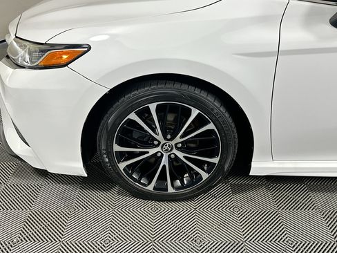 Used 2020 Toyota Camry SE FWD image 11