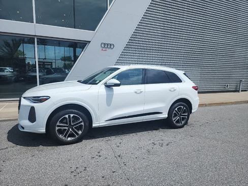 Certified 2025 Audi Q5 Premium w/ Premium Plus AWD/4WD image 2