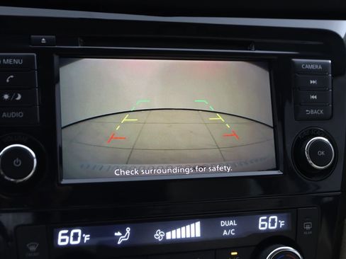 Used 2018 Nissan Rogue SV image 9