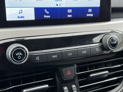 Certified 2022 Ford Escape SE w/ SE Sport Appearance Package image 22