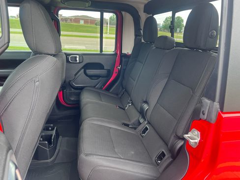 Used 2023 Jeep Gladiator Mojave AWD/4WD image 17