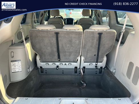 Used 2006 Chrysler Town & Country Touring w/ Leather Interior Group FWD image 14