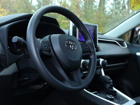 Used 2024 Toyota RAV4 XLE image 7