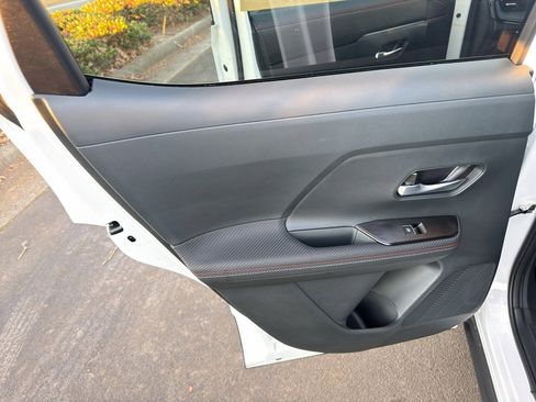 Certified 2025 Nissan Kicks SR image 31