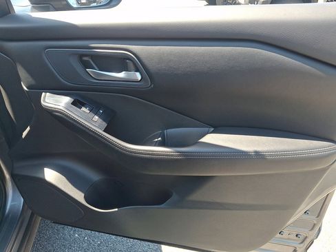 Used 2024 Nissan Rogue SV FWD image 10