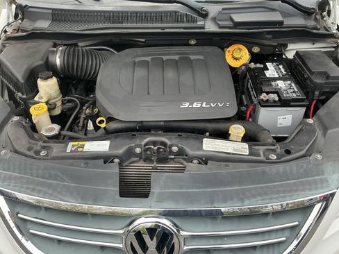Used 2014 Volkswagen Routan SEL Premium FWD image 23