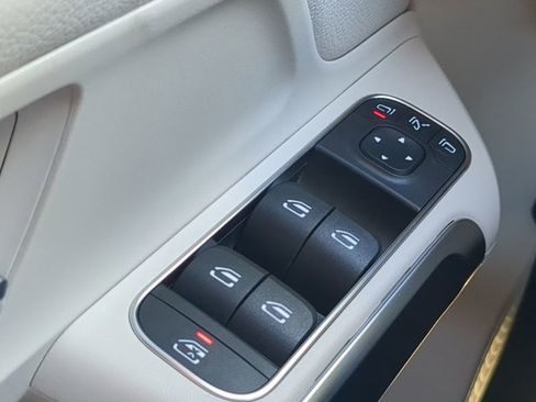 Used 2025 Mercedes-Benz GLB 250 image 21