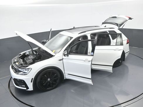Used 2020 Volkswagen Tiguan SE R-Line image 66