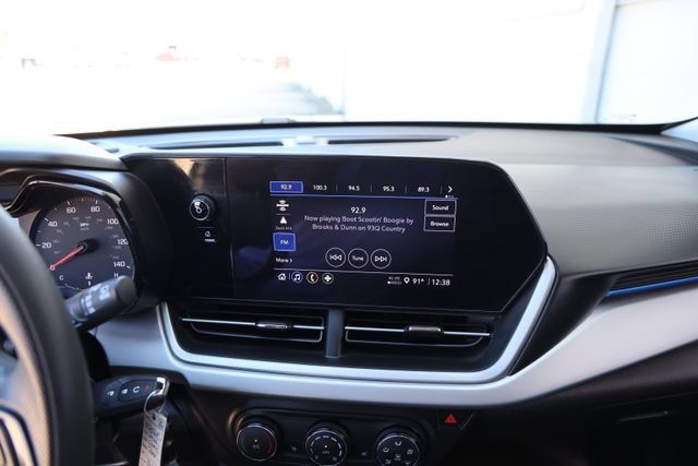 Used 2025 Chevrolet Trax LS w/ LS Convenience Package FWD image 17
