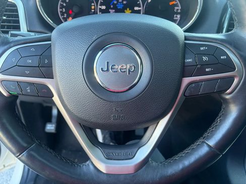 Used 2019 Jeep Grand Cherokee Altitude AWD/4WD image 38