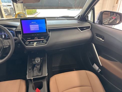 Used 2026 Toyota Corolla Cross XLE image 47