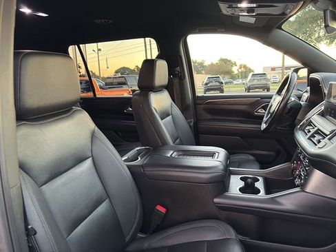 Used 2023 Chevrolet Suburban LT image 9