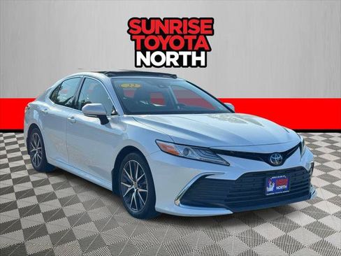 Certified 2022 Toyota Camry XLE FWD image 1