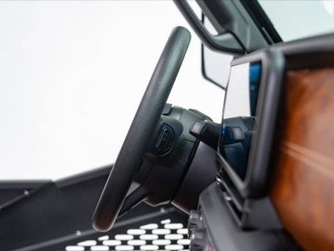 Used 2025 Jeep Gladiator Sport image 39