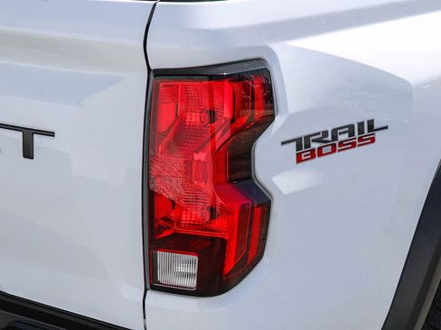 Used 2024 Chevrolet Colorado Trail Boss w/ Technology Package image 10