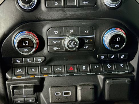 Used 2019 GMC Sierra 1500 Denali w/ Denali Ultimate Package AWD/4WD image 18