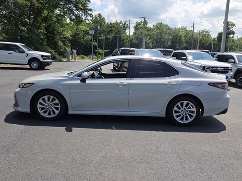 Used 2023 Toyota Camry LE FWD image 5