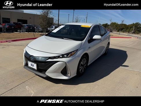 Used 2018 Toyota Prius Prime Premium image 1