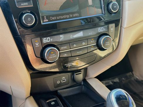 Used 2019 Nissan Rogue SV w/ Sun & Sound Touring Package FWD image 14