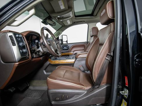 Used 2018 Chevrolet Silverado 2500 High Country w/ Duramax Plus Package AWD/4WD image 9