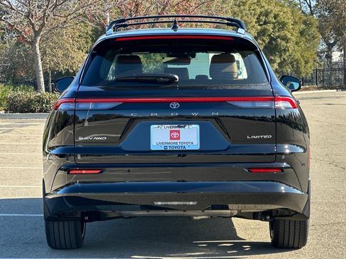 New 2025 Toyota Crown Signia image 5