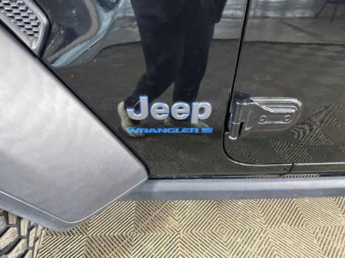 Used 2023 Jeep Wrangler Unlimited w/ Cold Weather Group image 10