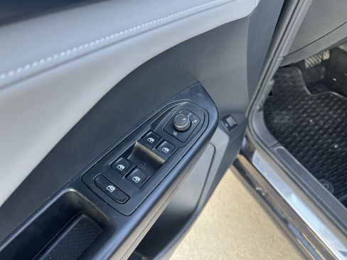 Used 2024 Volkswagen Taos SE w/ MDO Package FWD image 13