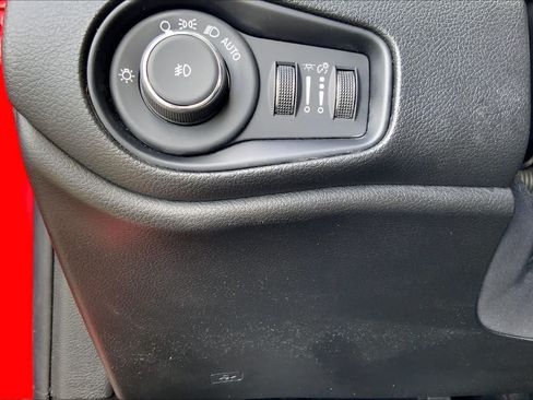 Used 2017 Jeep Renegade Altitude FWD image 33