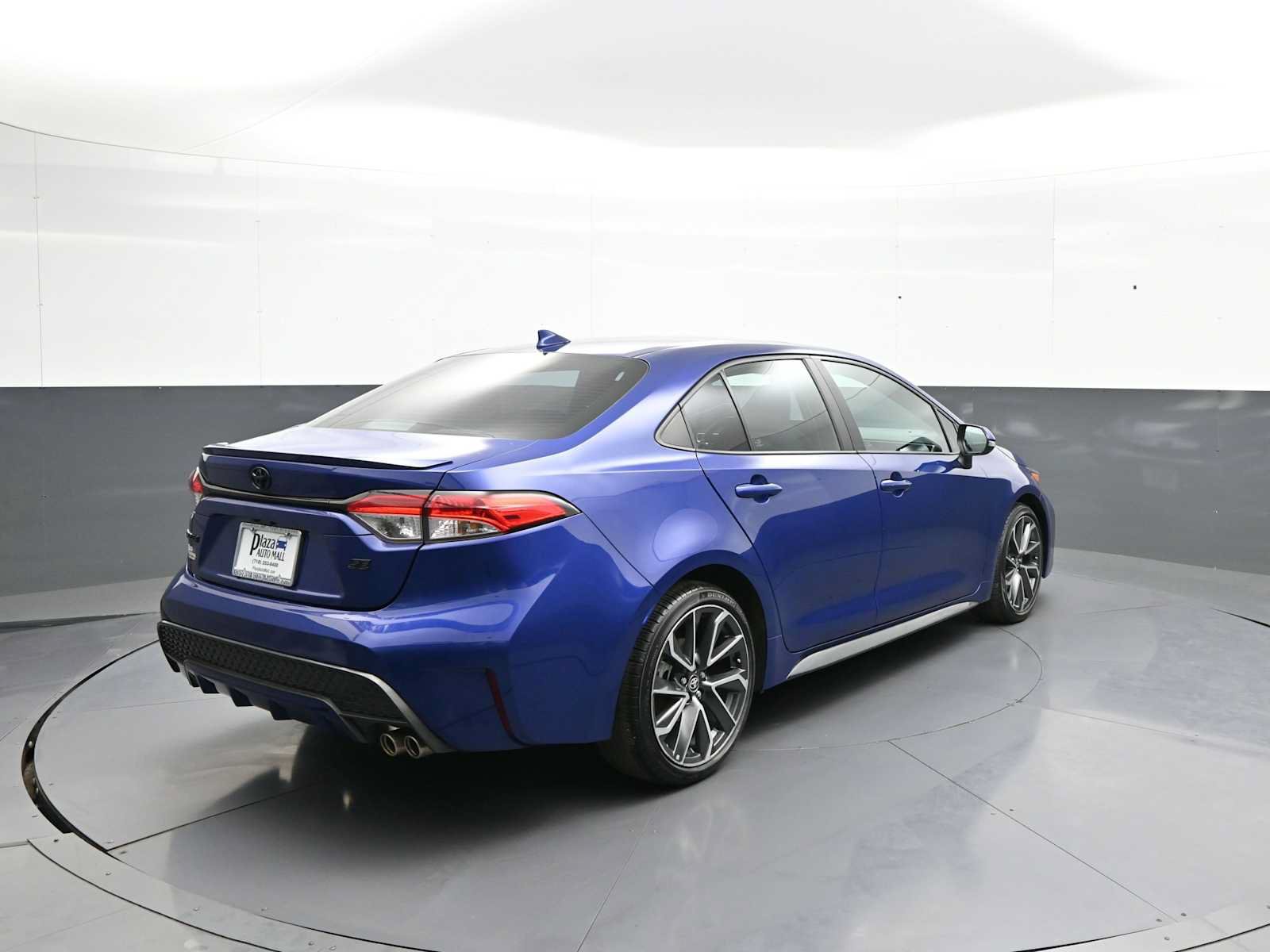 Used 2022 Toyota Corolla SE w/ SE Premium Package FWD image 6