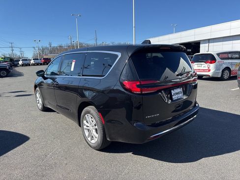 New 2026 Chrysler Pacifica Select AWD/4WD image 7