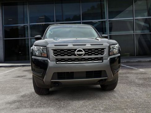 Used 2025 Nissan Frontier SV image 2