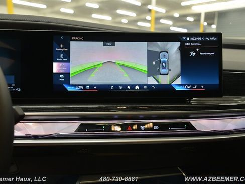 Used 2025 BMW 750e xDrive w/ Premium Package AWD/4WD image 36