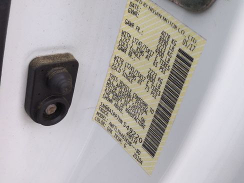 Used 2017 Nissan Titan SV image 33