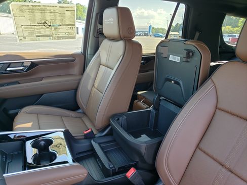 New 2026 Chevrolet Tahoe High Country w/ Sun And Tow Package RWD image 29