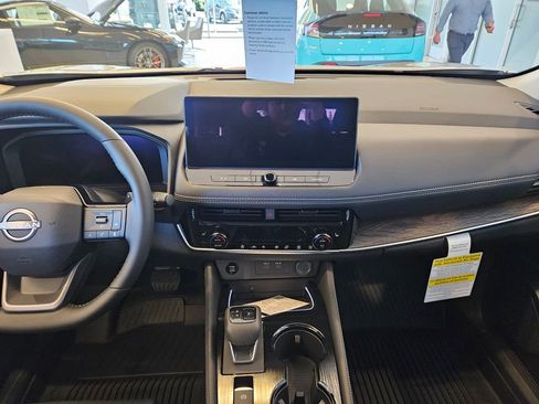 New 2026 Nissan Rogue Platinum image 18