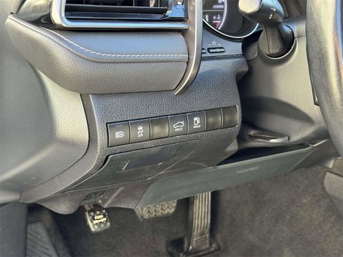 Used 2023 Toyota Camry SE image 9